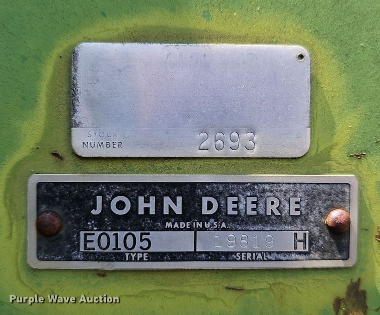 image for item DS4663 1969 John Deere 105 combine