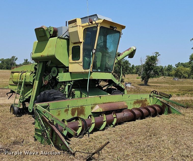 image for item DS4663 1969 John Deere 105 combine
