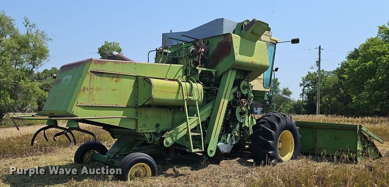 image for item DS4663 1969 John Deere 105 combine