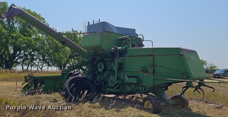 image for item DS4663 1969 John Deere 105 combine