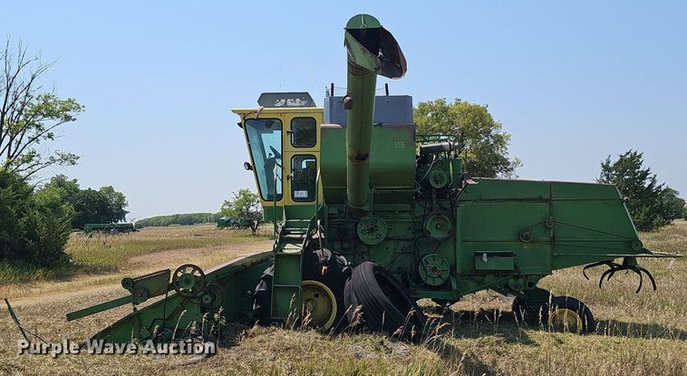 image for item DS4663 1969 John Deere 105 combine