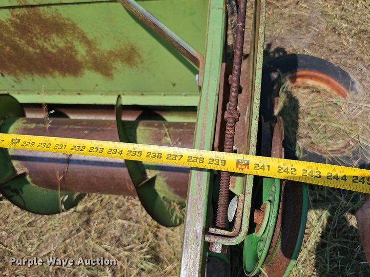 image for item DS4663 1969 John Deere 105 combine