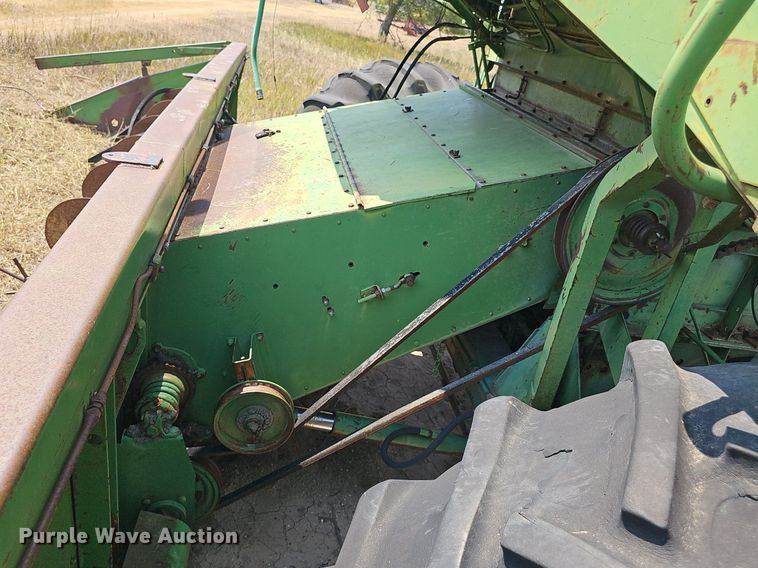 image for item DS4663 1969 John Deere 105 combine