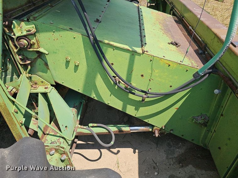 image for item DS4663 1969 John Deere 105 combine