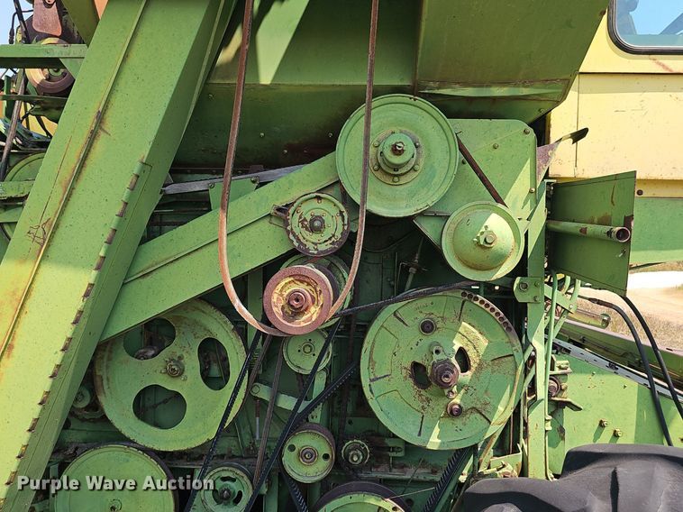 image for item DS4663 1969 John Deere 105 combine