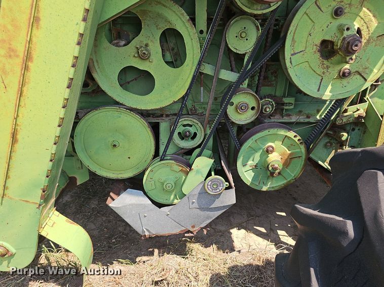 image for item DS4663 1969 John Deere 105 combine