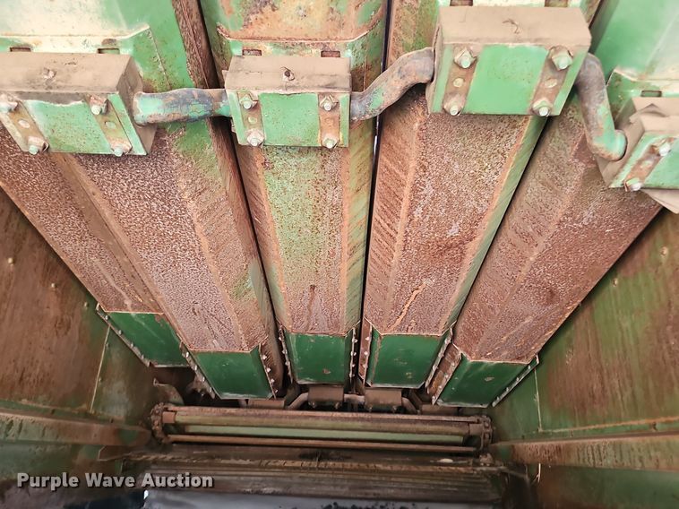 image for item DS4663 1969 John Deere 105 combine