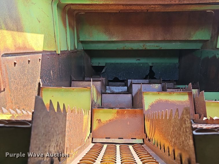 image for item DS4663 1969 John Deere 105 combine