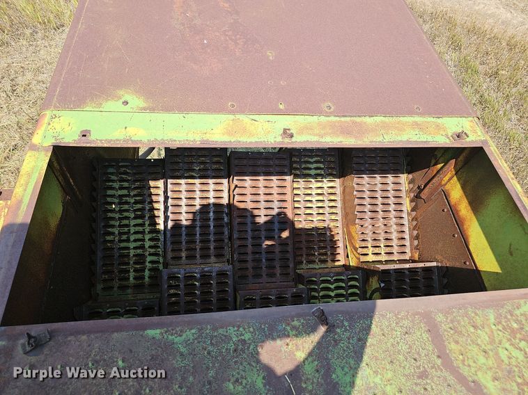 image for item DS4663 1969 John Deere 105 combine