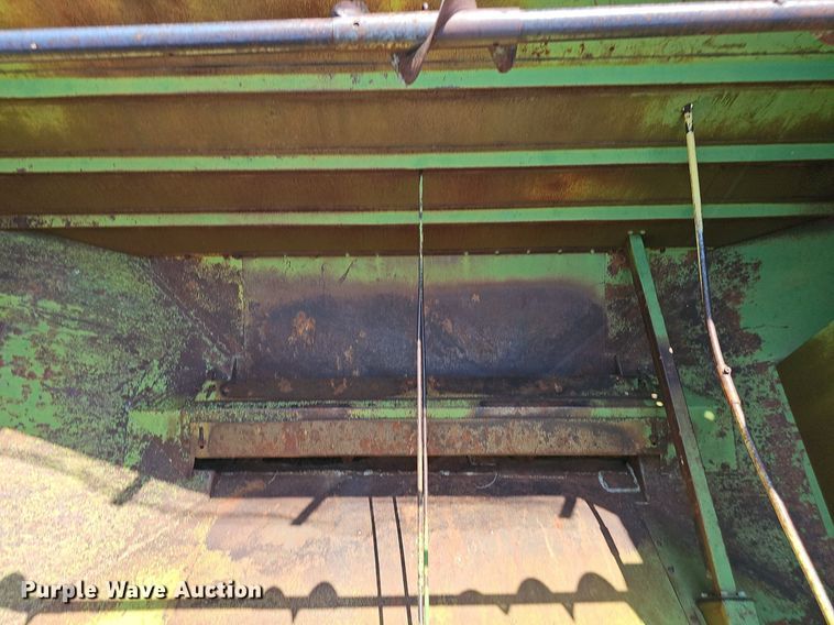 image for item DS4663 1969 John Deere 105 combine