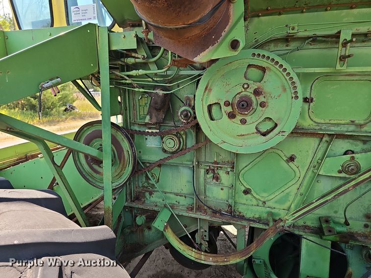 image for item DS4663 1969 John Deere 105 combine