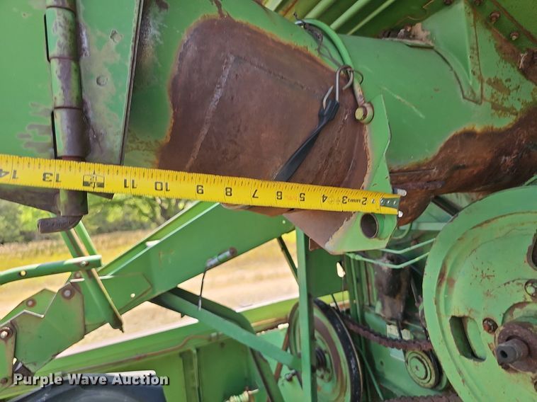 image for item DS4663 1969 John Deere 105 combine