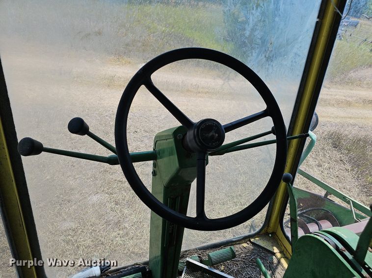image for item DS4663 1969 John Deere 105 combine