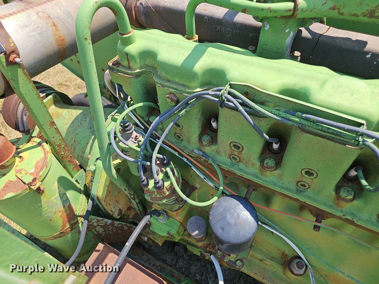 image for item DS4663 1969 John Deere 105 combine