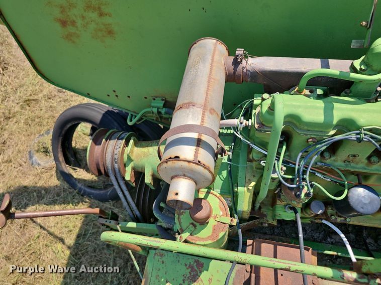 image for item DS4663 1969 John Deere 105 combine