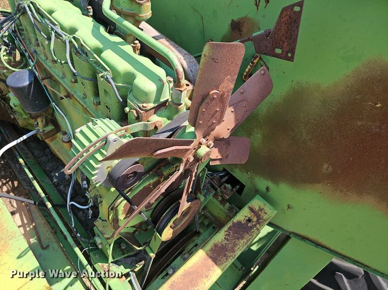 image for item DS4663 1969 John Deere 105 combine