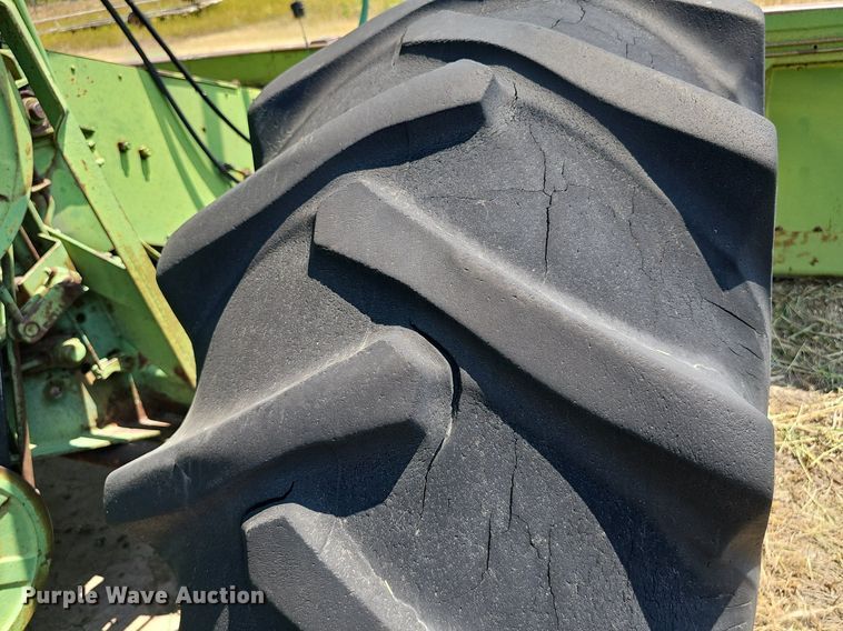 image for item DS4663 1969 John Deere 105 combine