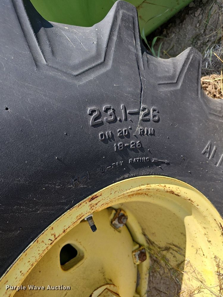 image for item DS4663 1969 John Deere 105 combine