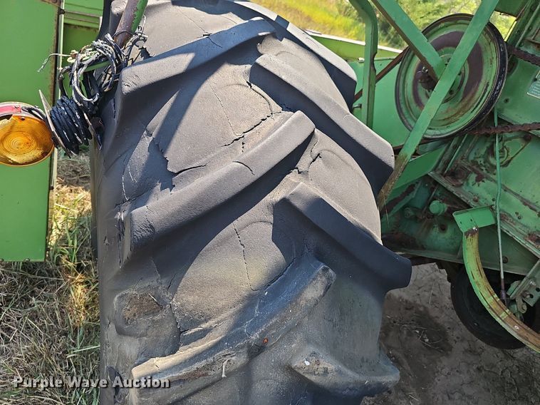 image for item DS4663 1969 John Deere 105 combine