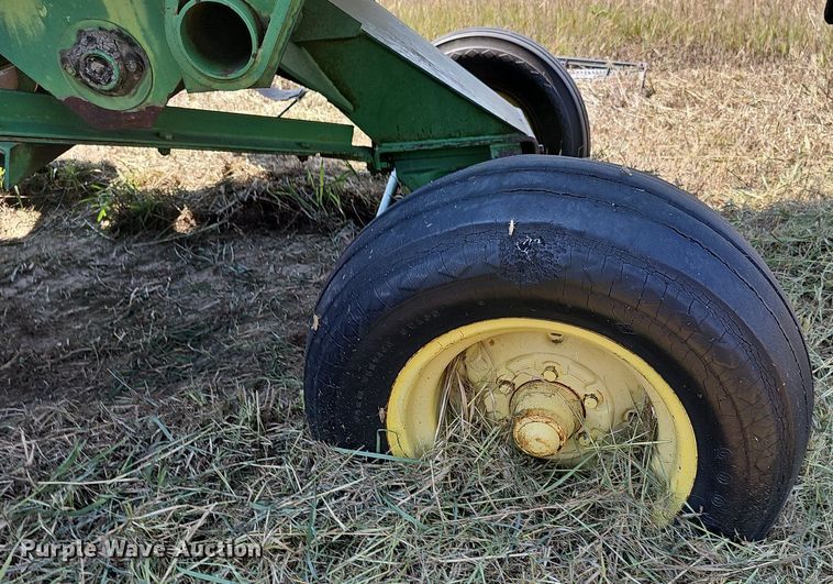 image for item DS4663 1969 John Deere 105 combine