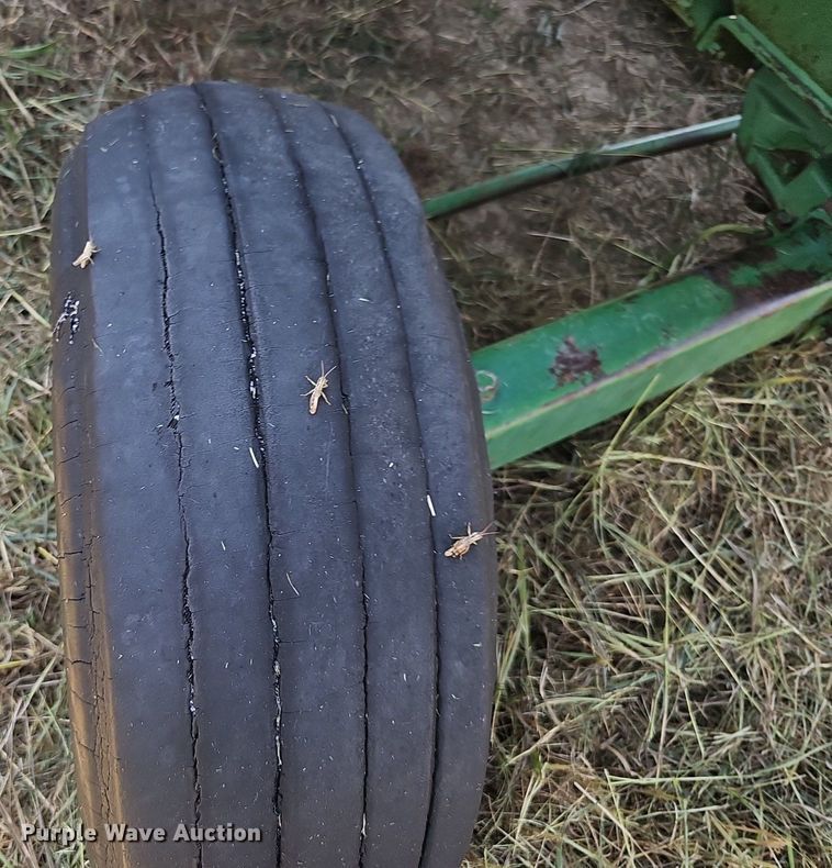 image for item DS4663 1969 John Deere 105 combine