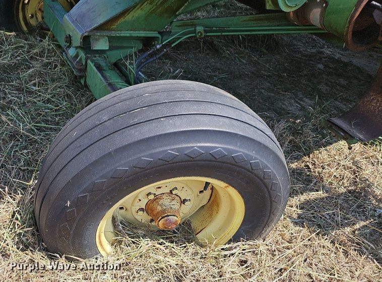 image for item DS4663 1969 John Deere 105 combine