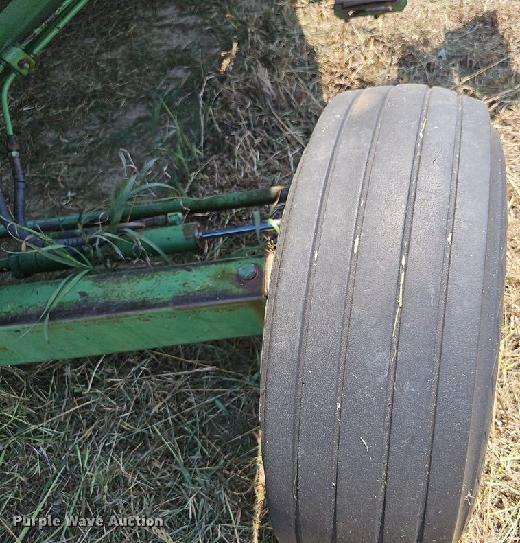 image for item DS4663 1969 John Deere 105 combine