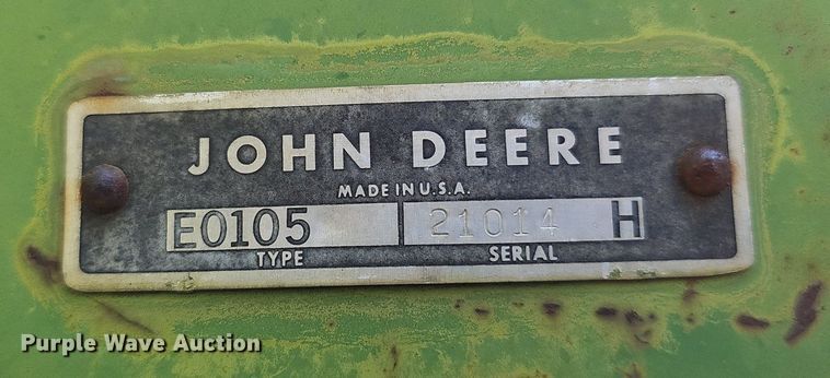 image for item DS4663 1969 John Deere 105 combine