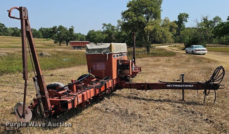 image for item DS4664 Case IH 955 Cyclone Air planter