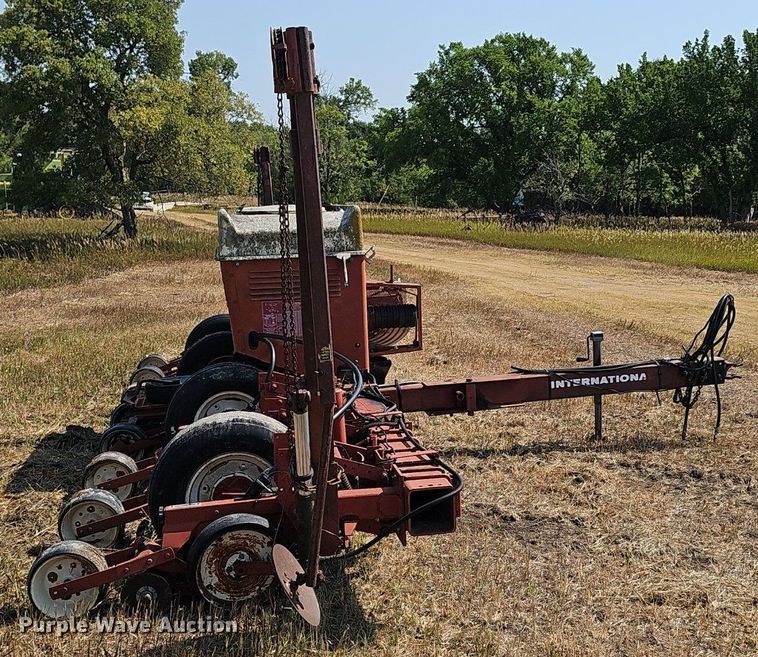 image for item DS4664 Case IH 955 Cyclone Air planter