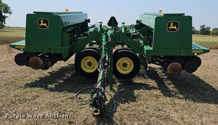 image for item DS4666 John Deere 455 grain drill
