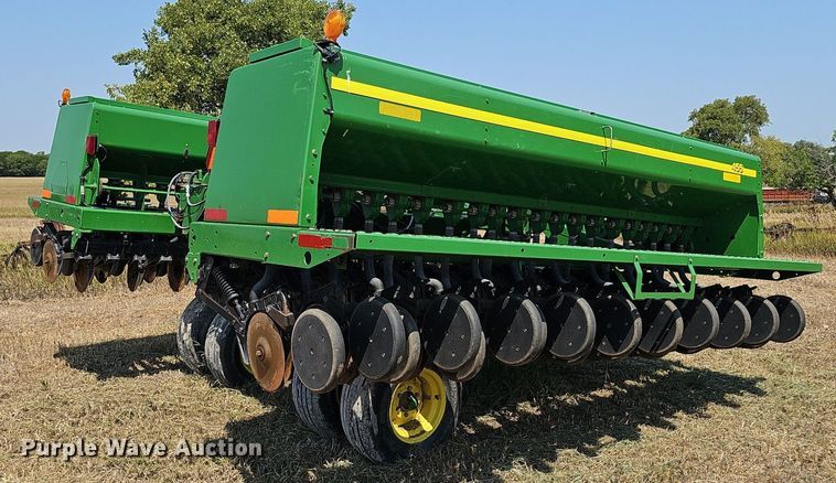 image for item DS4666 John Deere 455 grain drill