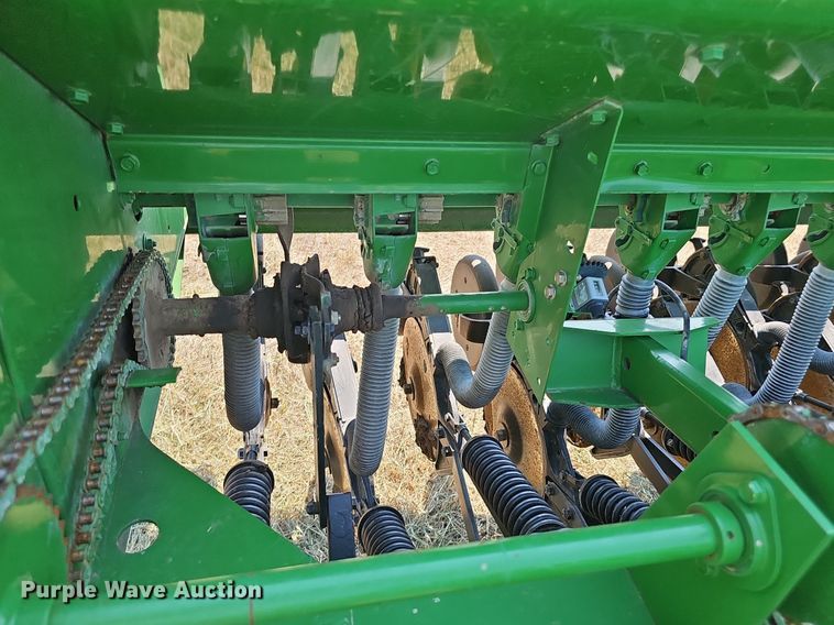 image for item DS4666 John Deere 455 grain drill