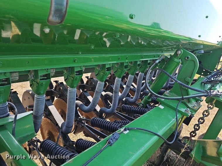 image for item DS4666 John Deere 455 grain drill