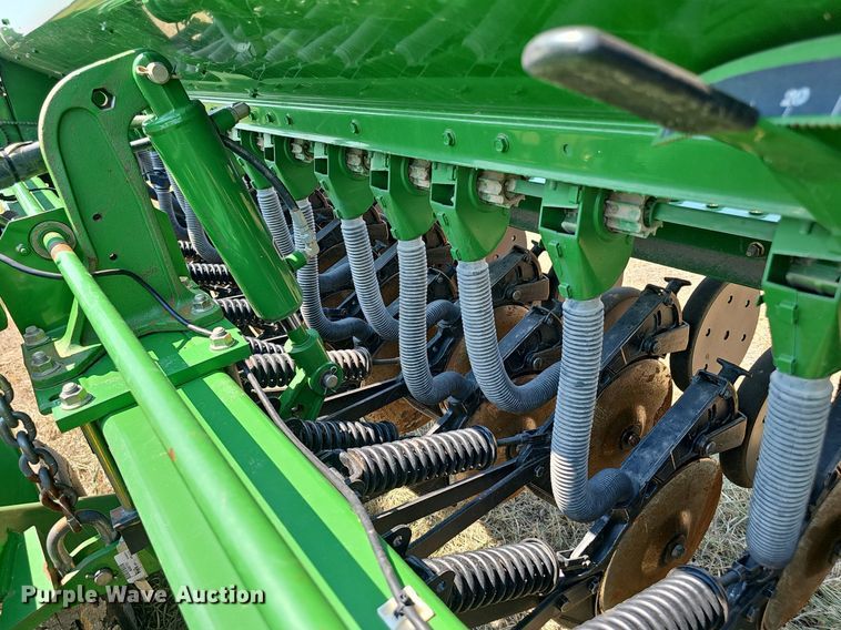 image for item DS4666 John Deere 455 grain drill