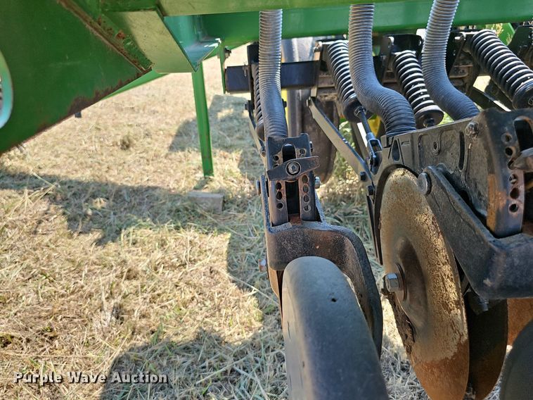 image for item DS4666 John Deere 455 grain drill
