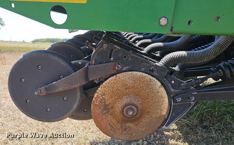 image for item DS4666 John Deere 455 grain drill