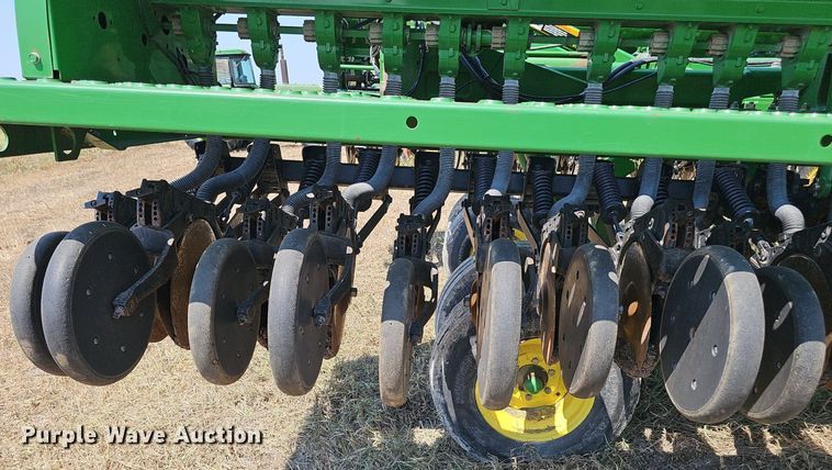 image for item DS4666 John Deere 455 grain drill
