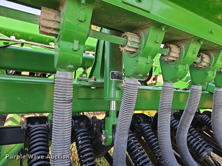 image for item DS4666 John Deere 455 grain drill