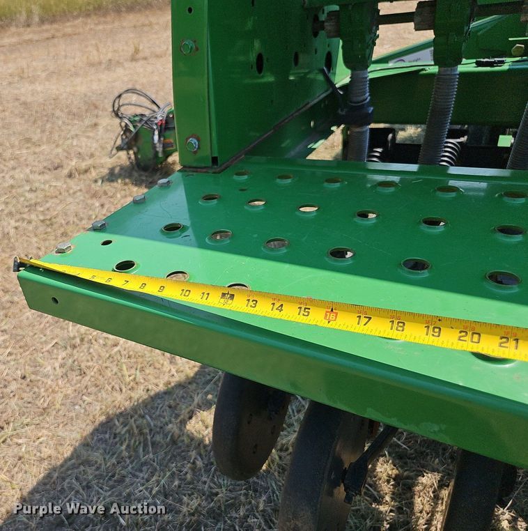 image for item DS4666 John Deere 455 grain drill