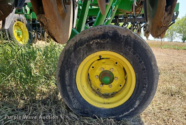 image for item DS4666 John Deere 455 grain drill