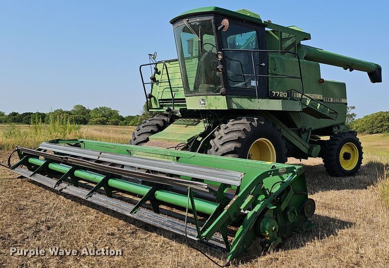 image for item DS4667 1987 John Deere 7720 Titan II combine