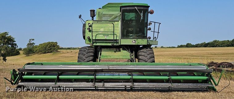 image for item DS4667 1987 John Deere 7720 Titan II combine