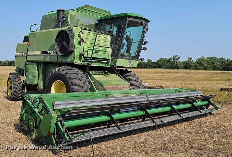 image for item DS4667 1987 John Deere 7720 Titan II combine