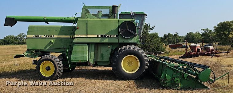 image for item DS4667 1987 John Deere 7720 Titan II combine