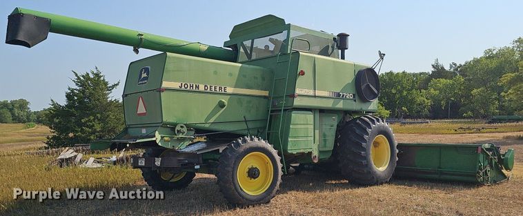 image for item DS4667 1987 John Deere 7720 Titan II combine
