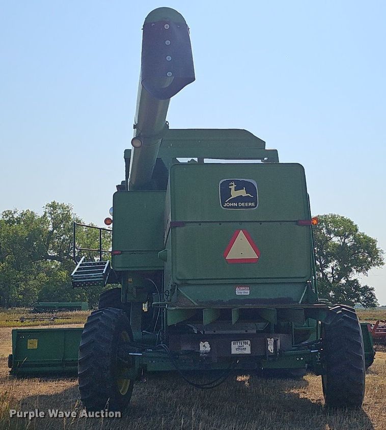 image for item DS4667 1987 John Deere 7720 Titan II combine