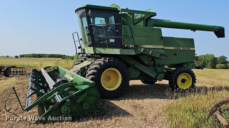 image for item DS4667 1987 John Deere 7720 Titan II combine