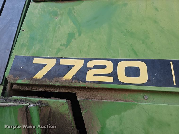 image for item DS4667 1987 John Deere 7720 Titan II combine