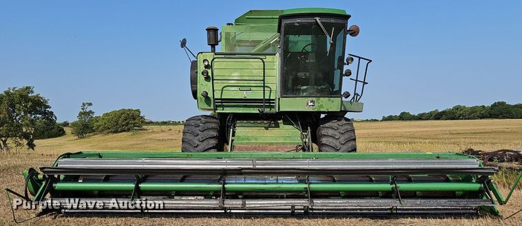 image for item DS4667 1987 John Deere 7720 Titan II combine